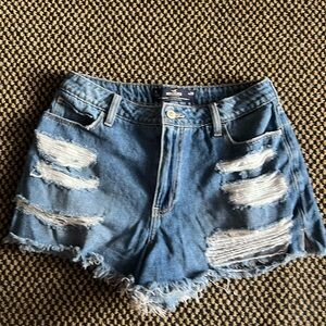 Hollister Ultra High Rise Vintage Relaxed Mom Shorts